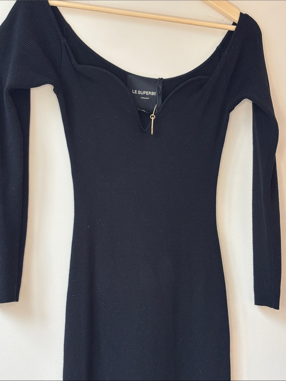 Slim-Fit Black Maxi Dress with Long Sleeves - Picture 3 of 4
